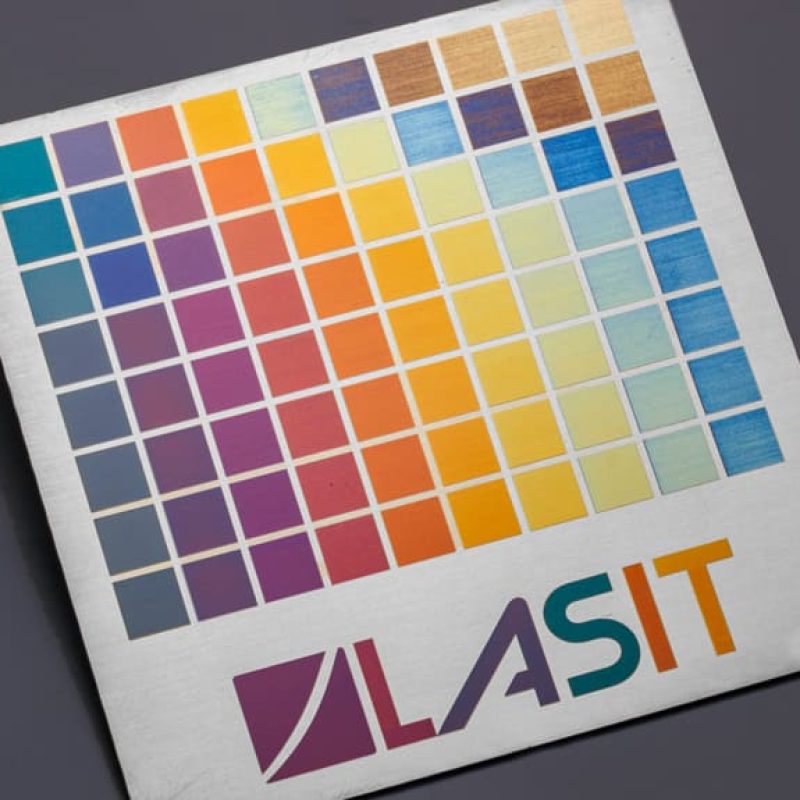 Incisione-laser-colorata-su-metalli